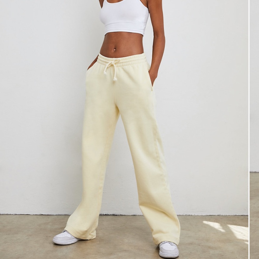 Aritzia TNA cozy fleece boyfriend wide sweatpants